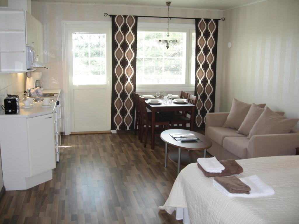 Lyhdyn Tila Hotel Kaarina Szoba fotó